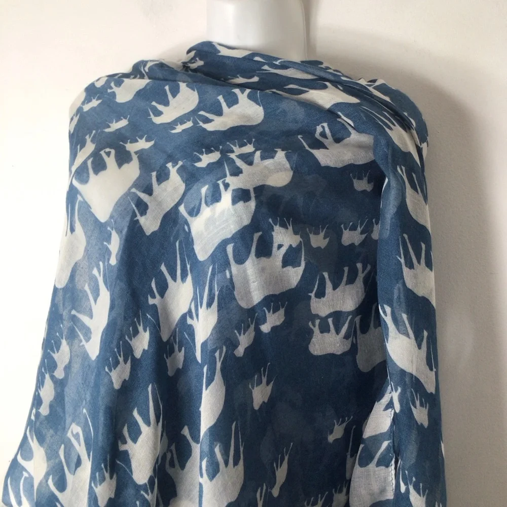 Scarf elephant blue Chic Blue and White Elephant Pattern Throw